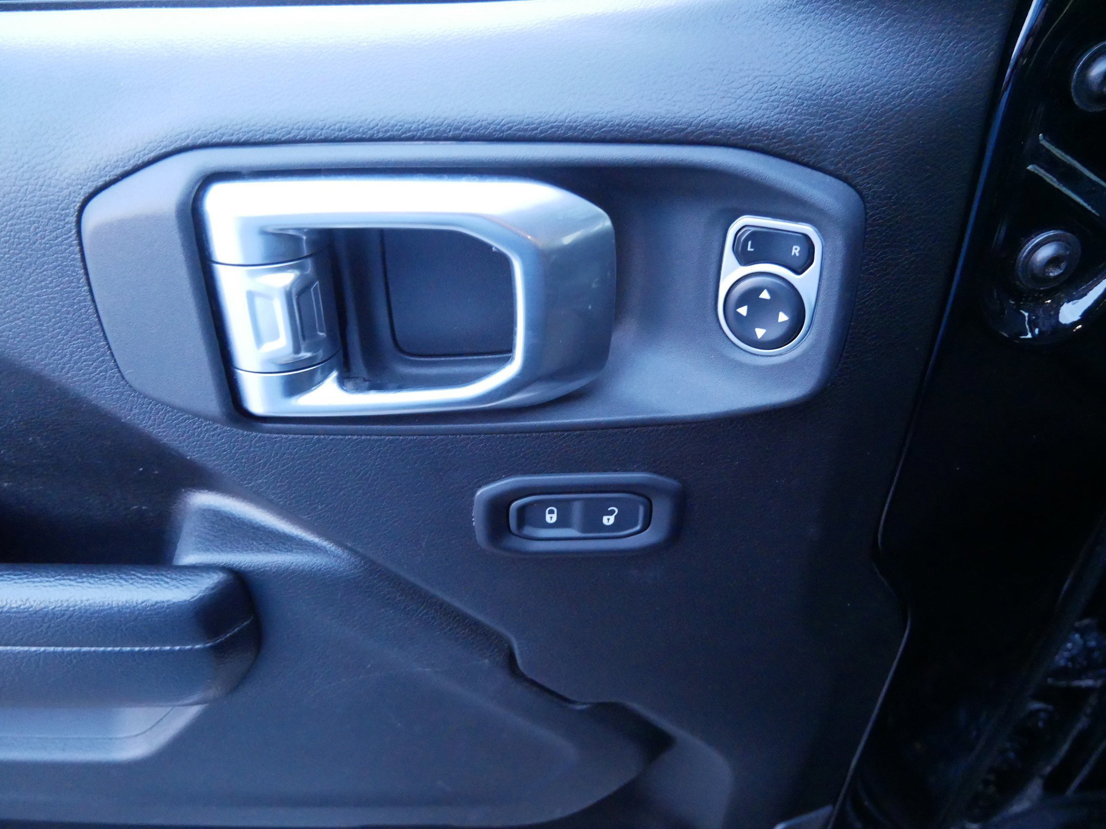 Used 2024 Jeep Wrangler Rubicon image 18