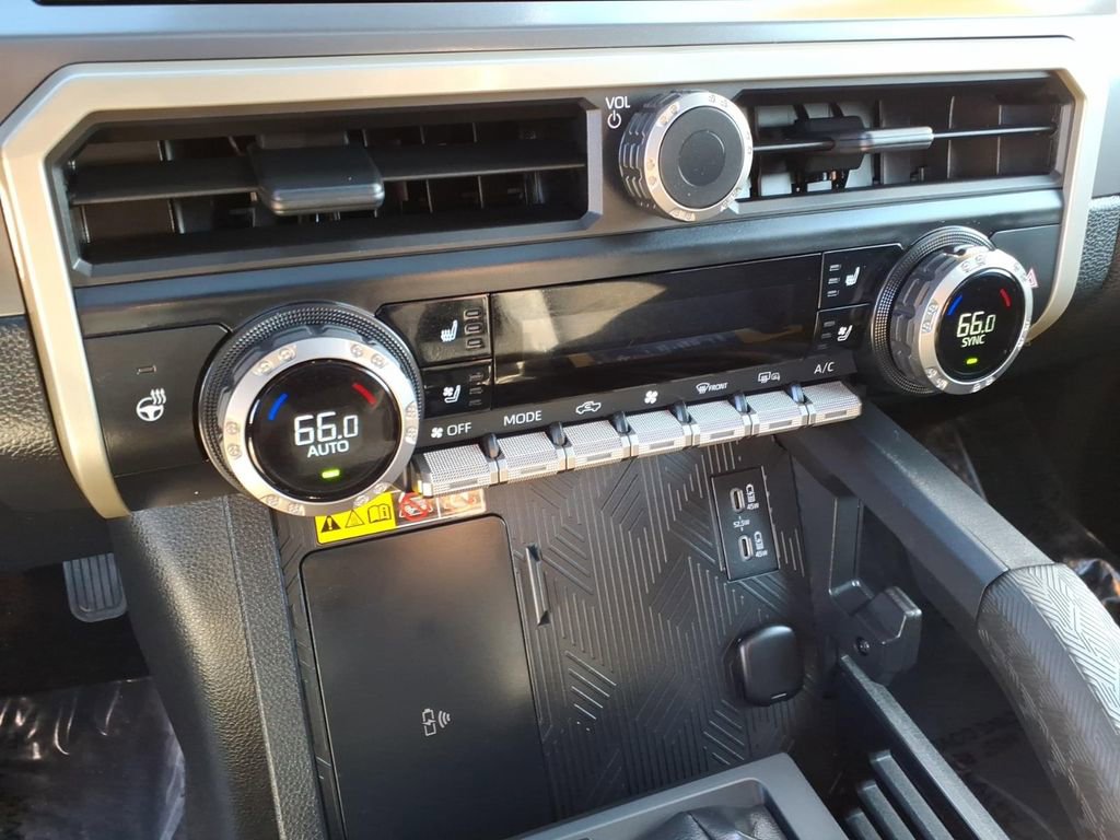 Used 2025 Toyota Tacoma TRD Off-Road AWD/4WD image 27