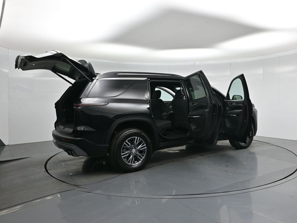 Used 2024 Chevrolet Traverse LT image 35