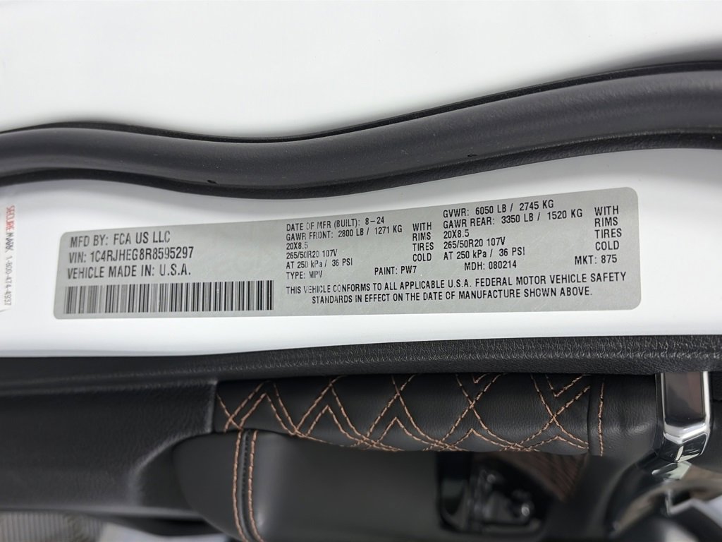 Used 2024 Jeep Grand Cherokee Summit image 9