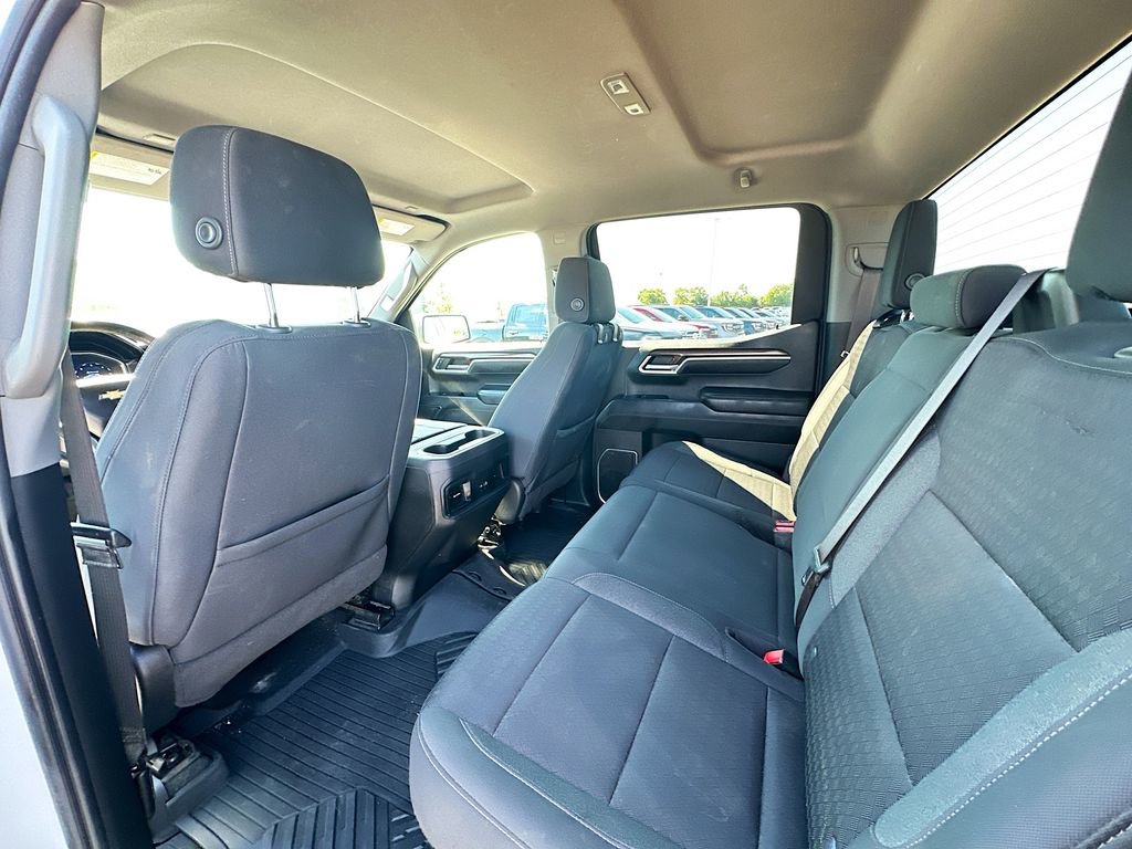Used 2022 Chevrolet Silverado 1500 LT AWD/4WD image 4
