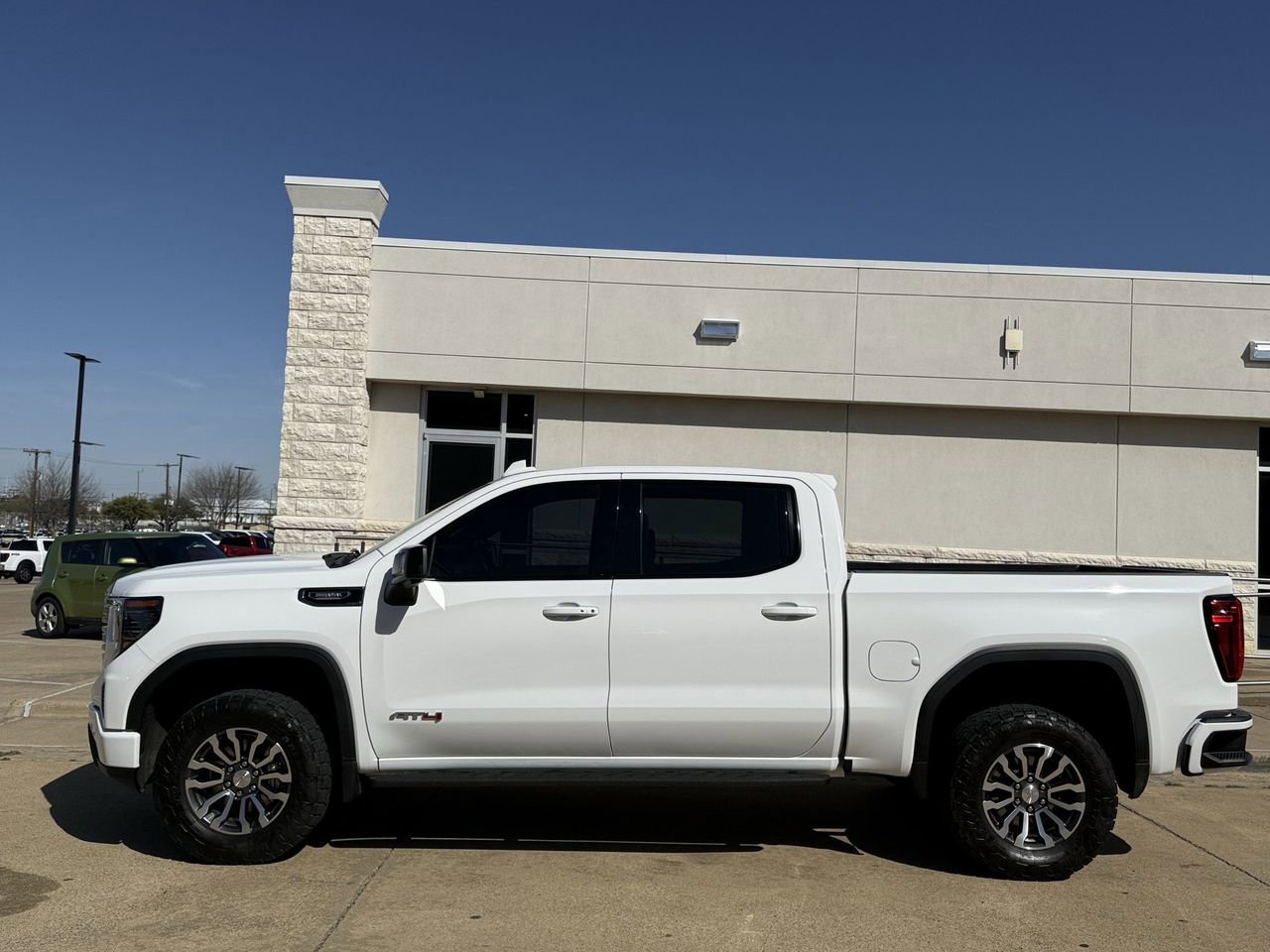 Used 2023 GMC Sierra 1500 AT4 w/ AT4 Preferred Package image 3