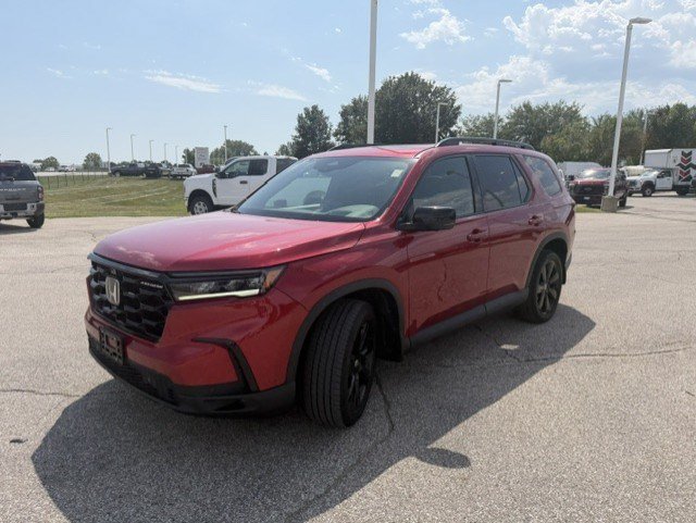Used 2025 Honda Pilot Black Edition image 3