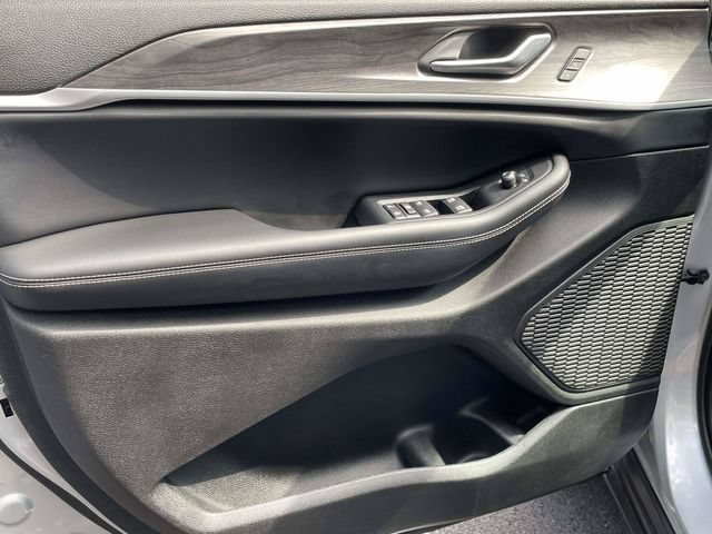 Used 2023 Jeep Grand Cherokee Limited RWD image 11