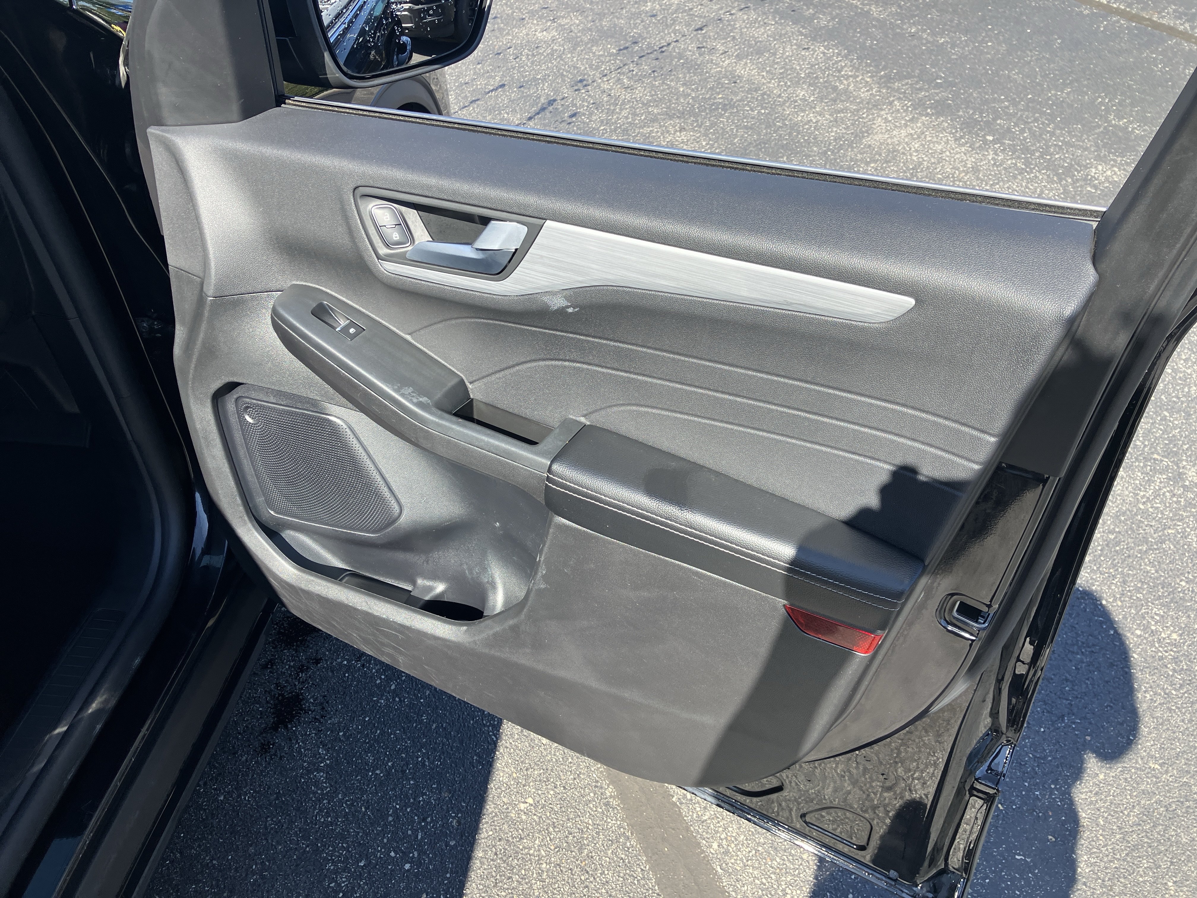 Certified 2025 Ford Escape Platinum AWD/4WD image 11