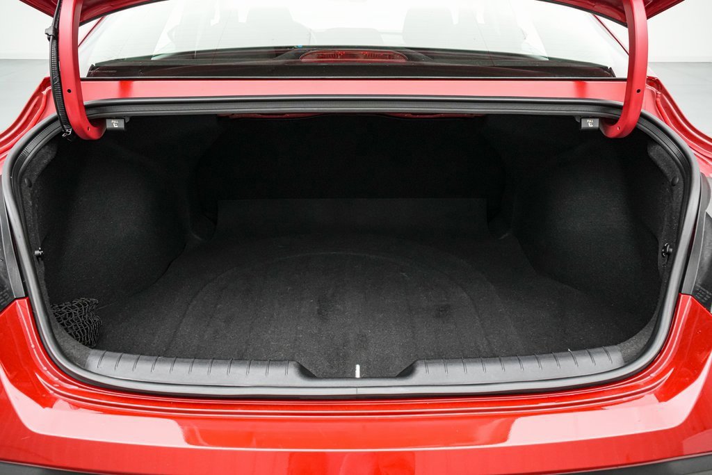 Used 2025 Hyundai Elantra SE image 19