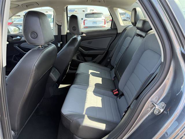 Used 2025 Volkswagen Jetta SE FWD image 14