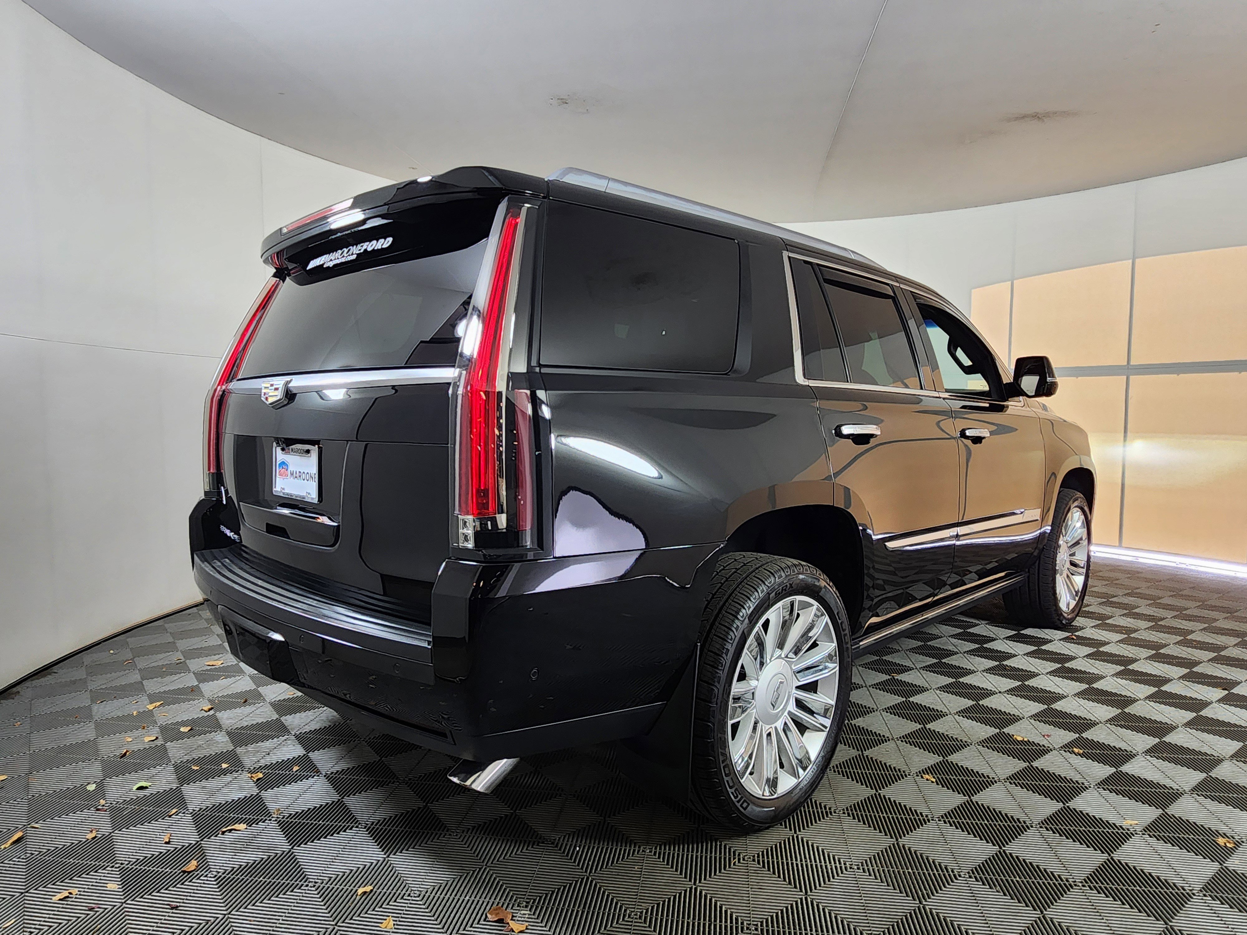 Used 2017 Cadillac Escalade Platinum image 7