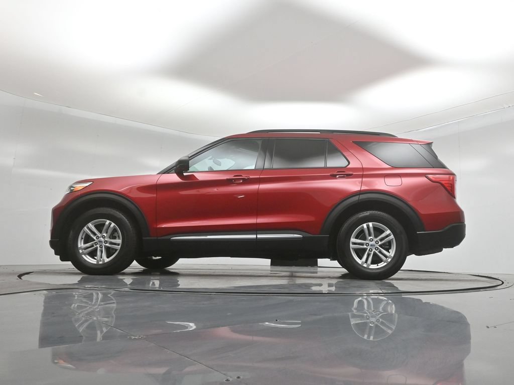 Certified 2023 Ford Explorer XLT RWD image 50