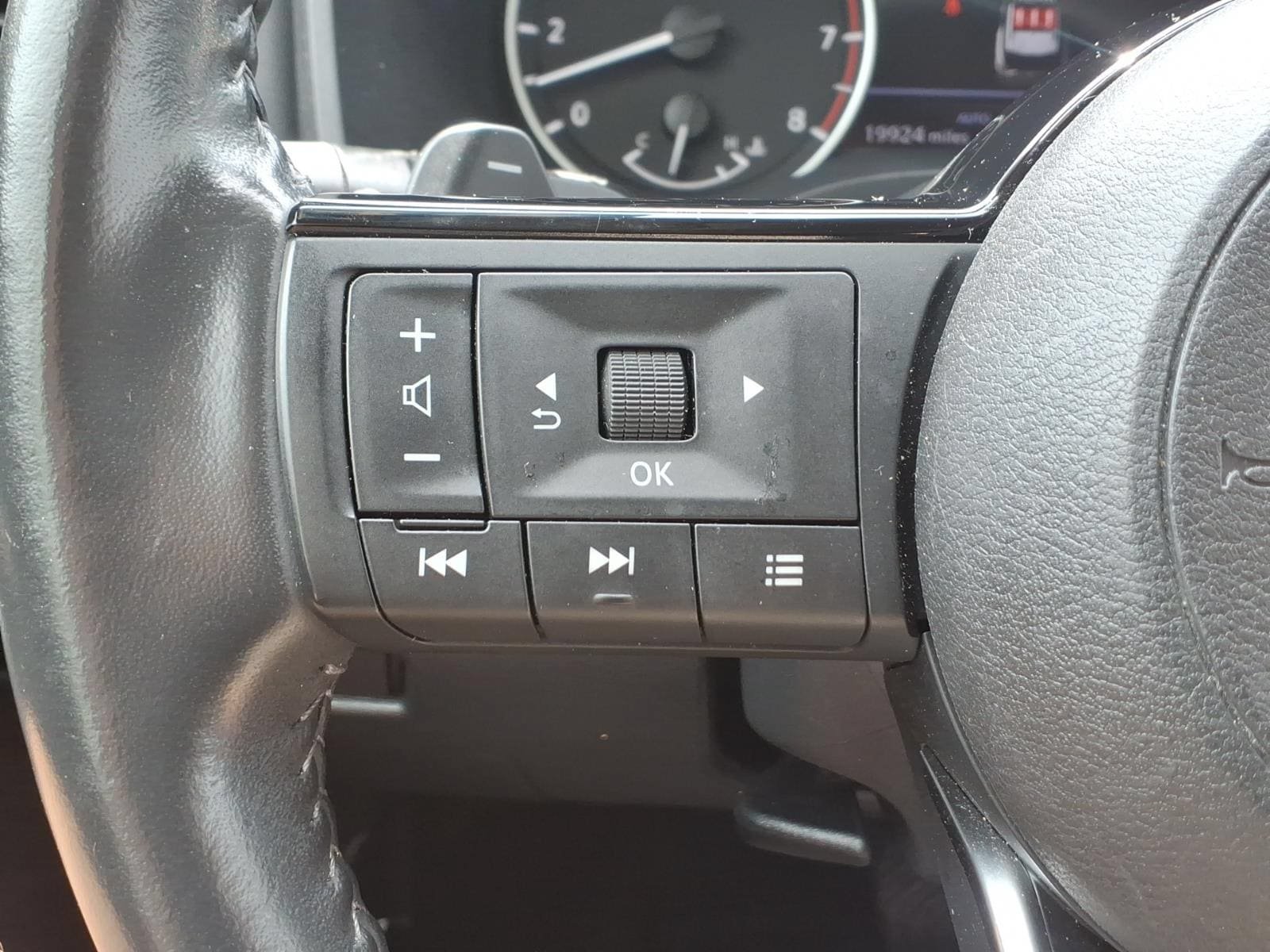 Used 2023 Nissan Rogue SV w/ SV Premium Package AWD/4WD image 17