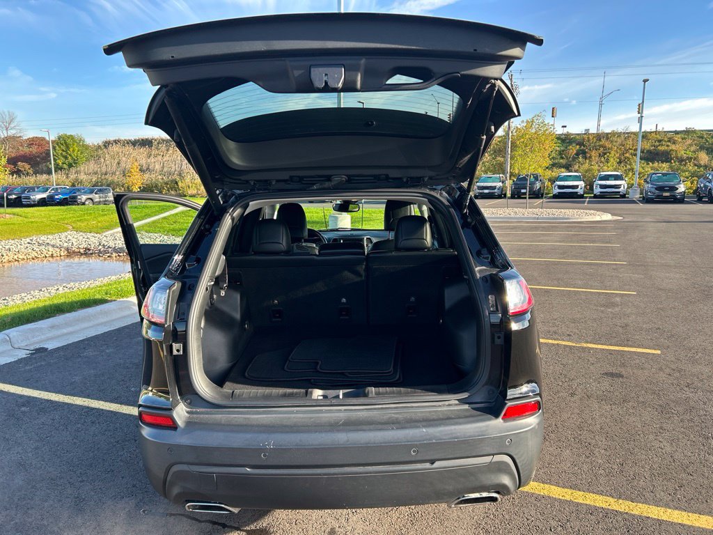 Used 2021 Jeep Cherokee Latitude Lux w/ Comfort/Convenience Group AWD/4WD image 18