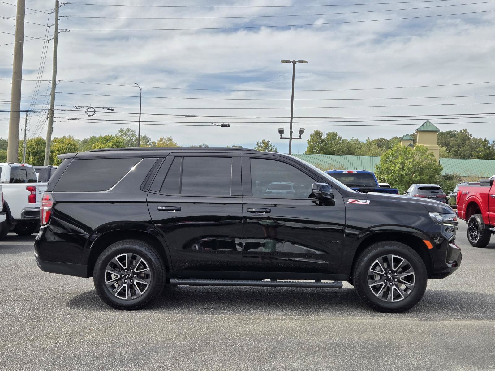 Used 2022 Chevrolet Tahoe Z71 w/ Luxury Package AWD/4WD image 7