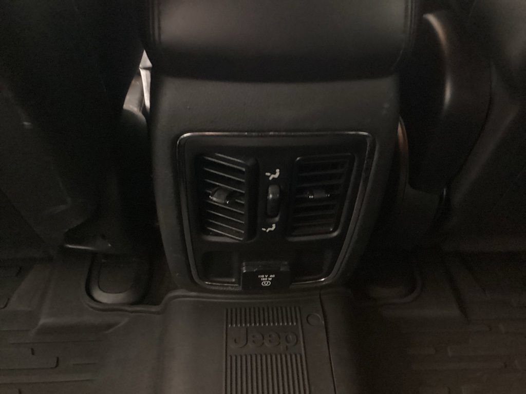 Used 2018 Jeep Grand Cherokee Altitude AWD/4WD image 31