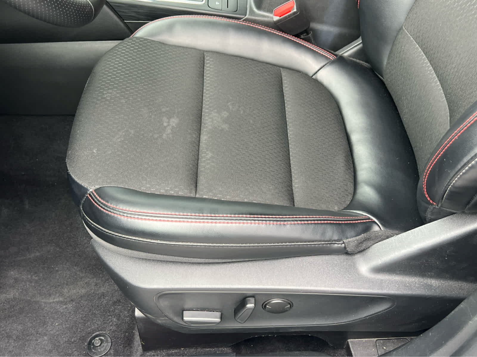 Certified 2025 Ford Escape ST-Line Select AWD/4WD image 29