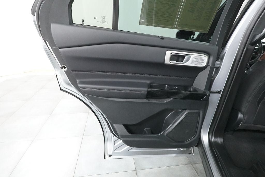 Certified 2023 Ford Explorer Platinum w/ Technology Package AWD/4WD image 28
