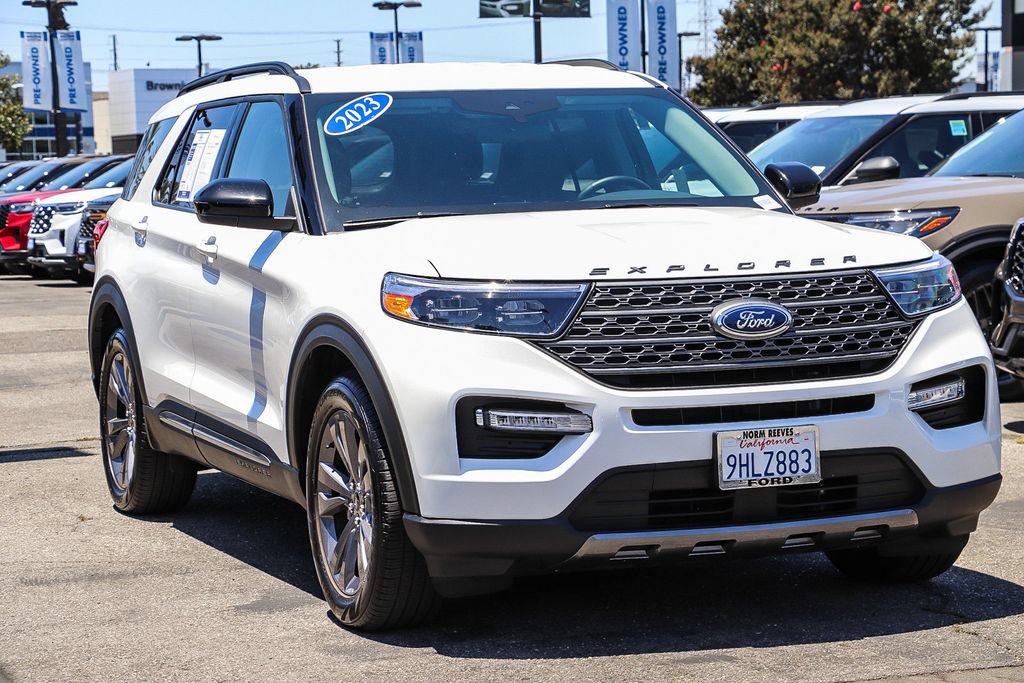 Certified 2023 Ford Explorer XLT w/ Equipment Group 202A RWD image 3