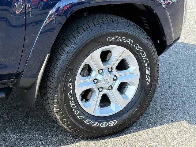 Used 2022 Toyota 4Runner SR5 Premium w/ Moonroof Package AWD/4WD image 9