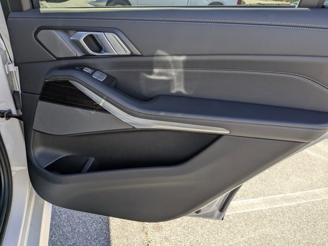 Used 2025 BMW X7 xDrive40i w/ M Sport Package image 40