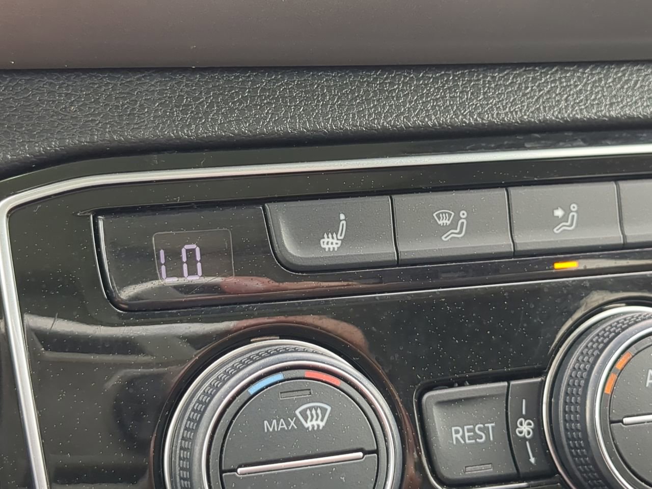Used 2019 Volkswagen Atlas SEL FWD image 21