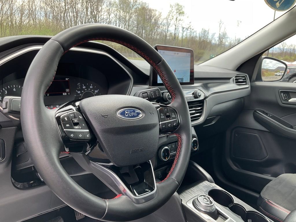 Certified 2022 Ford Escape SEL w/ SEL Stealth AWD Package image 18