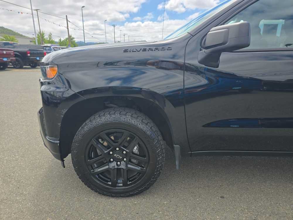Used 2022 Chevrolet Silverado 1500 Custom w/ LPO, Blackout Package AWD/4WD image 19