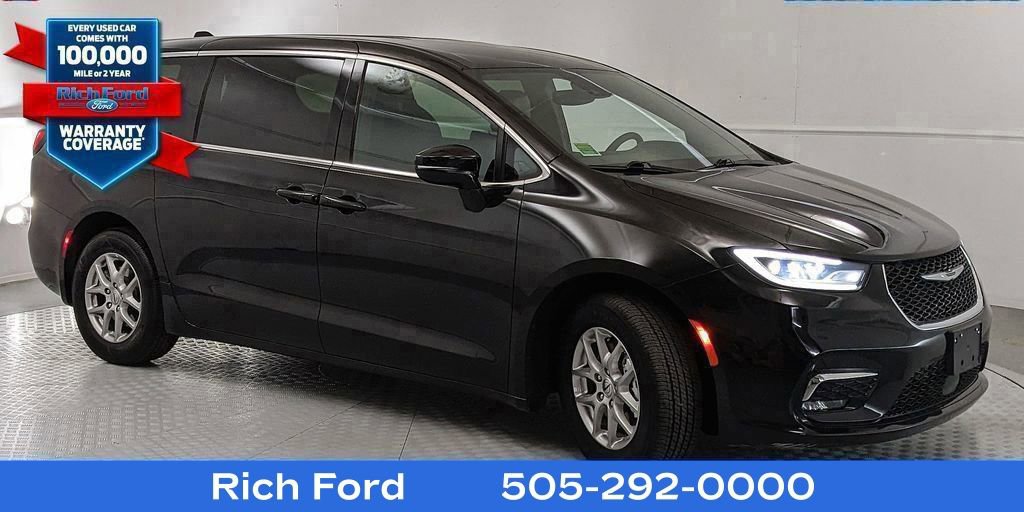 Used 2025 Chrysler Pacifica Select