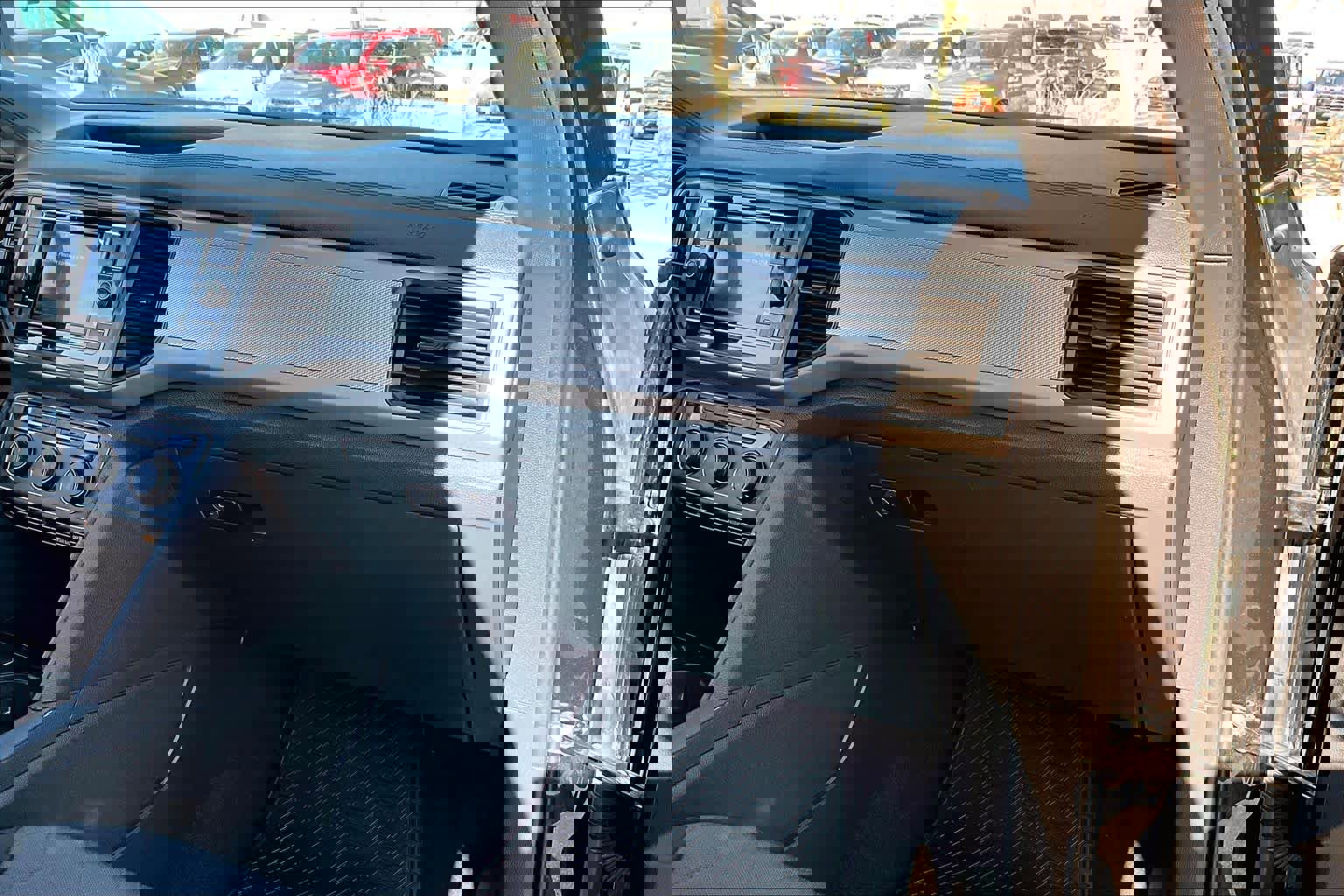 Used 2020 Volkswagen Atlas Cross Sport S image 17