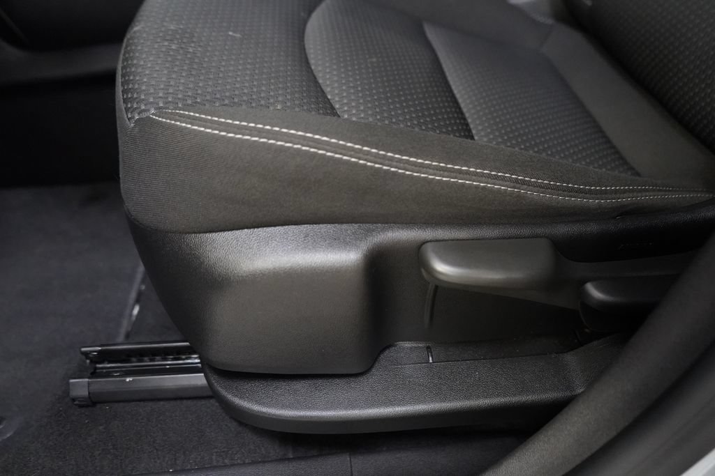 Used 2024 GMC Terrain SLE AWD/4WD image 16