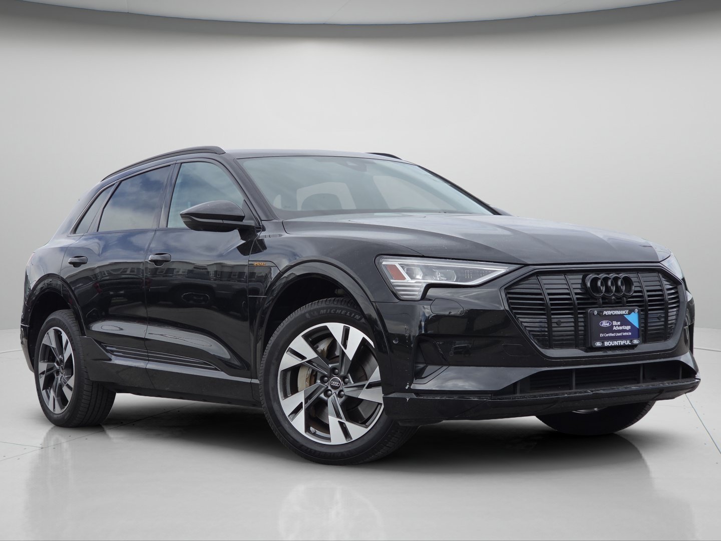 Used 2023 Audi e-tron Premium w/ Convenience Plus Package AWD/4WD image 2
