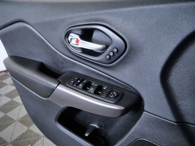 Used 2019 Jeep Cherokee Limited w/ Trailer Tow Group AWD/4WD image 26