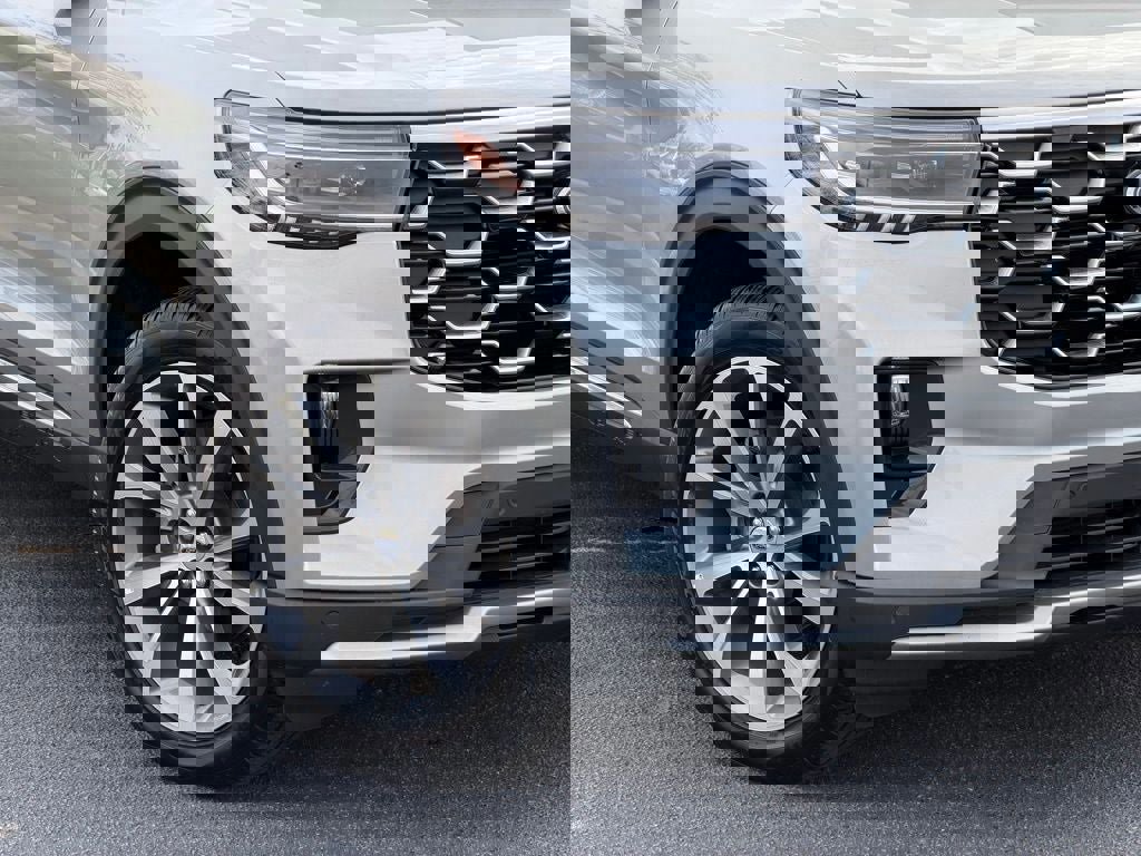 Certified 2025 Ford Explorer Platinum w/ Ultimate Package image 15