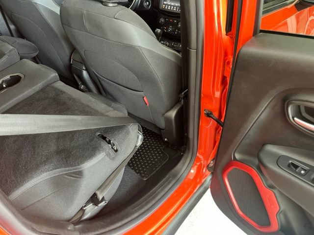 Used 2018 Jeep Renegade Trailhawk w/ UConnect 8.4 Nav Group AWD/4WD image 36
