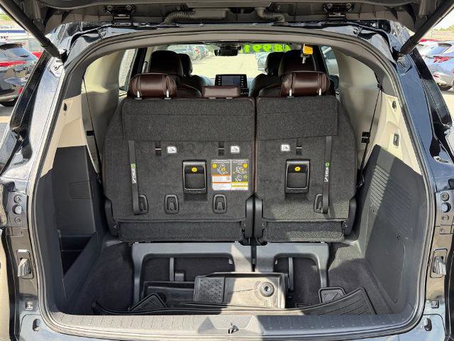 Used 2023 Toyota Sienna Platinum AWD/4WD image 12