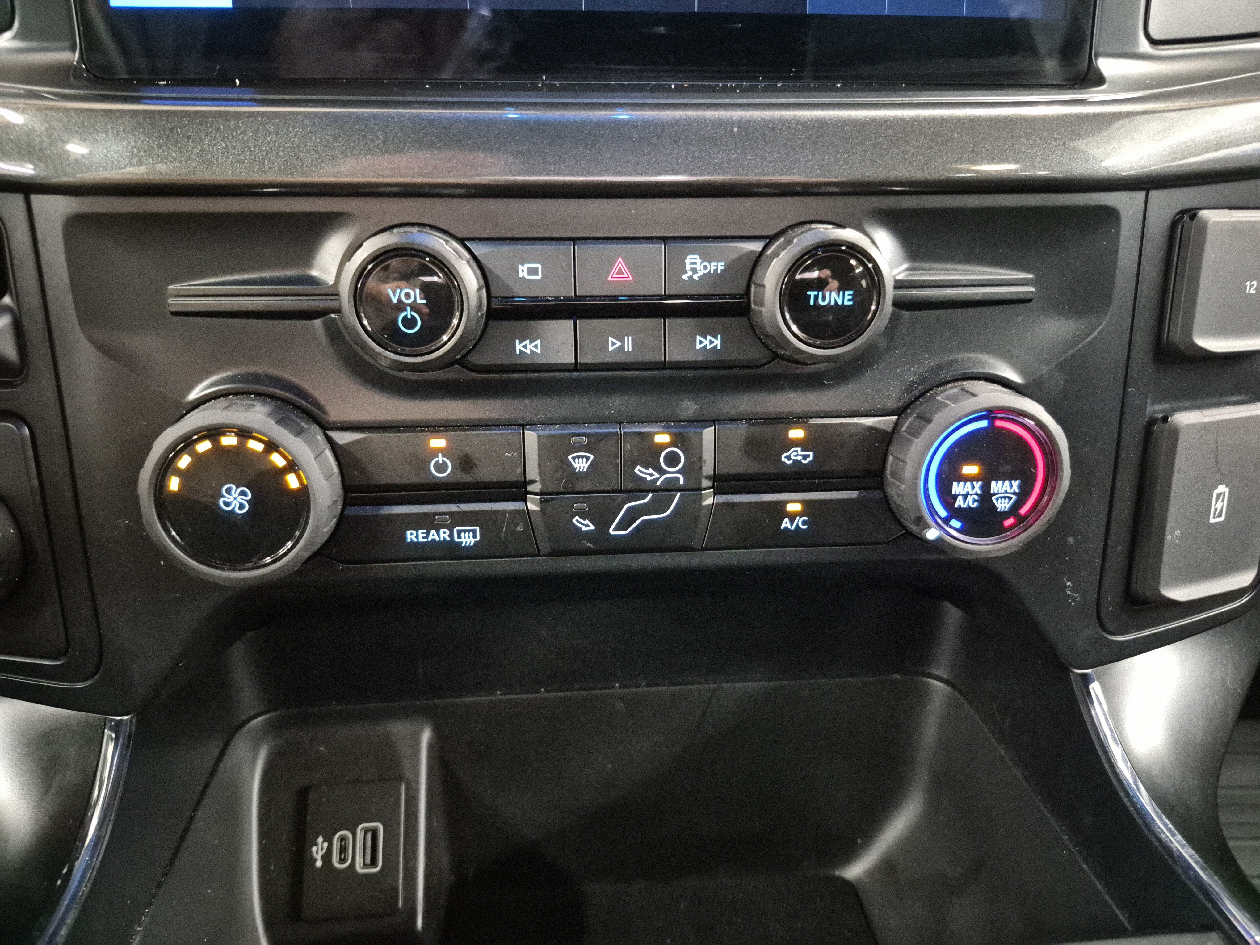 Certified 2025 Ford F150 STX RWD image 32