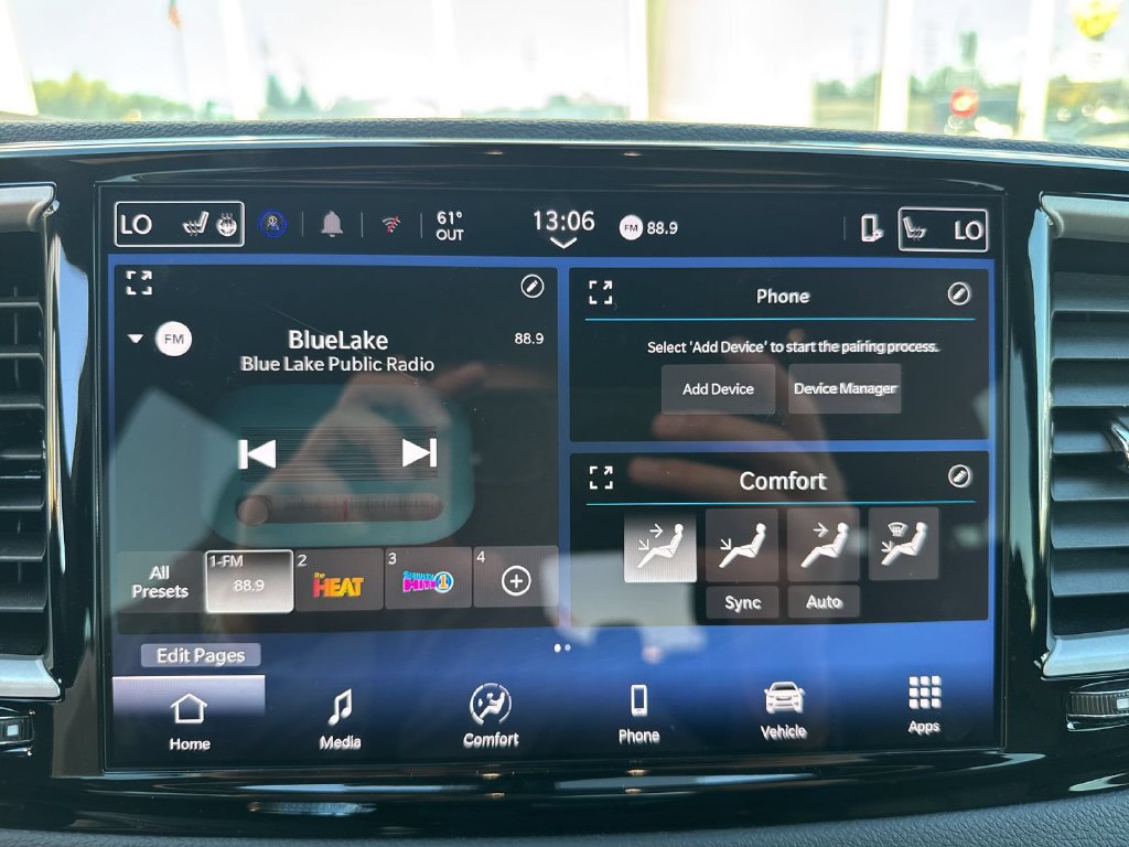 Used 2025 Chrysler Pacifica Select FWD image 13