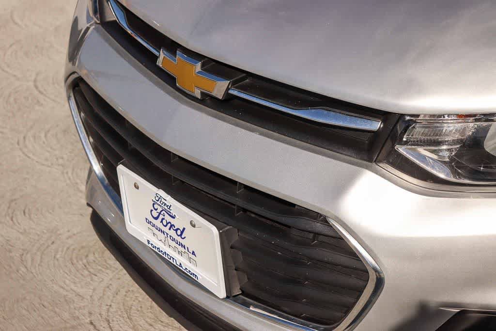 Used 2022 Chevrolet Trax LS w/ Tint and Cruise Package FWD image 8