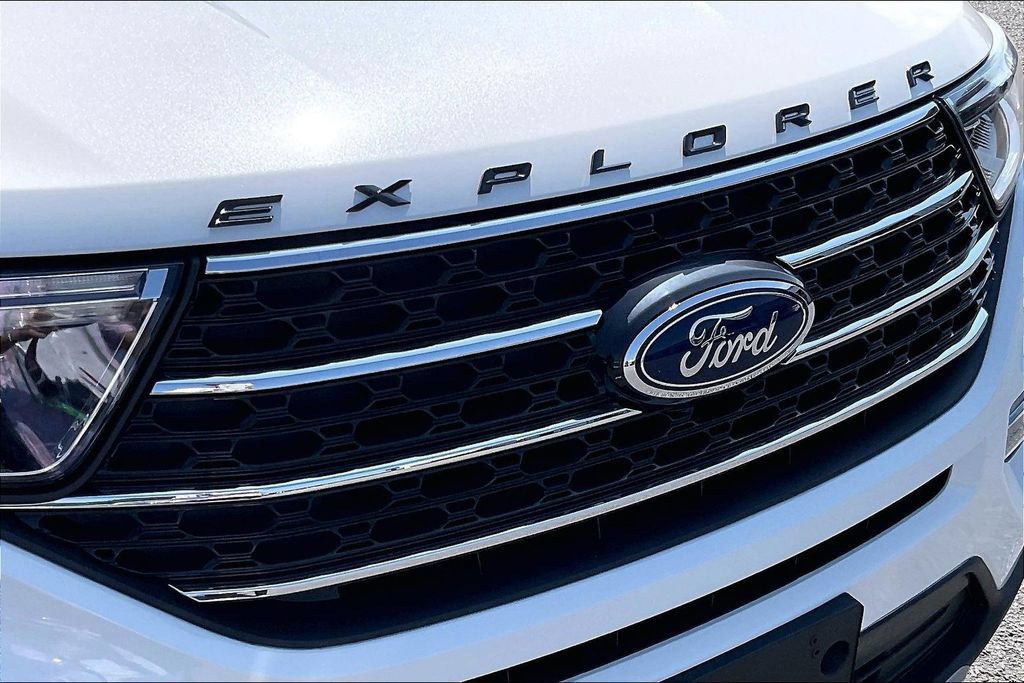 Certified 2023 Ford Explorer XLT w/ Equipment Group 202A RWD image 29