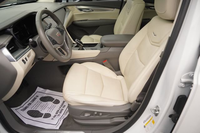 Used 2018 Cadillac XT5 Luxury w/ Driver Awareness Package FWD image 9