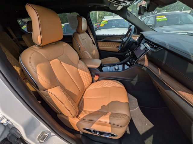 Used 2023 Jeep Grand Cherokee L Summit w/ Luxury Tech Group V AWD/4WD image 23
