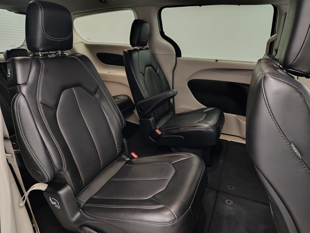 Used 2024 Chrysler Pacifica Touring-L FWD image 26