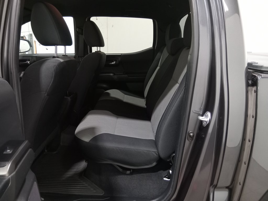 Used 2022 Toyota Tacoma TRD Off-Road AWD/4WD image 14