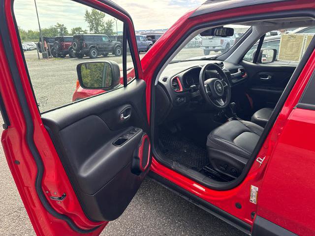 Used 2018 Jeep Renegade Trailhawk AWD/4WD image 5