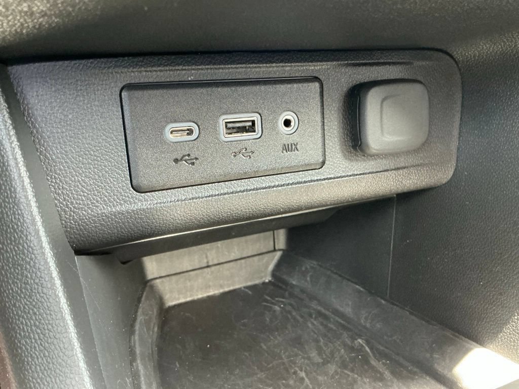 Used 2023 Buick Encore GX Select w/ Sport Touring Package FWD image 44