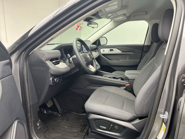 Certified 2025 Ford Explorer Active AWD/4WD image 3