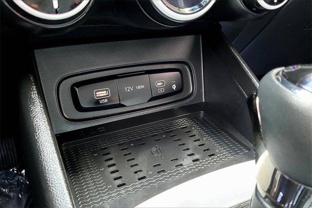 Used 2023 Hyundai Venue Limited image 26