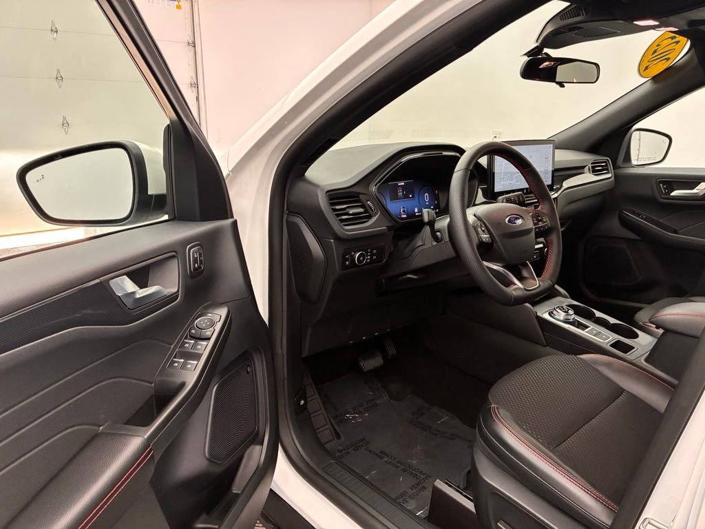 Certified 2025 Ford Escape ST-Line Elite w/ Tech Pack #2 image 17