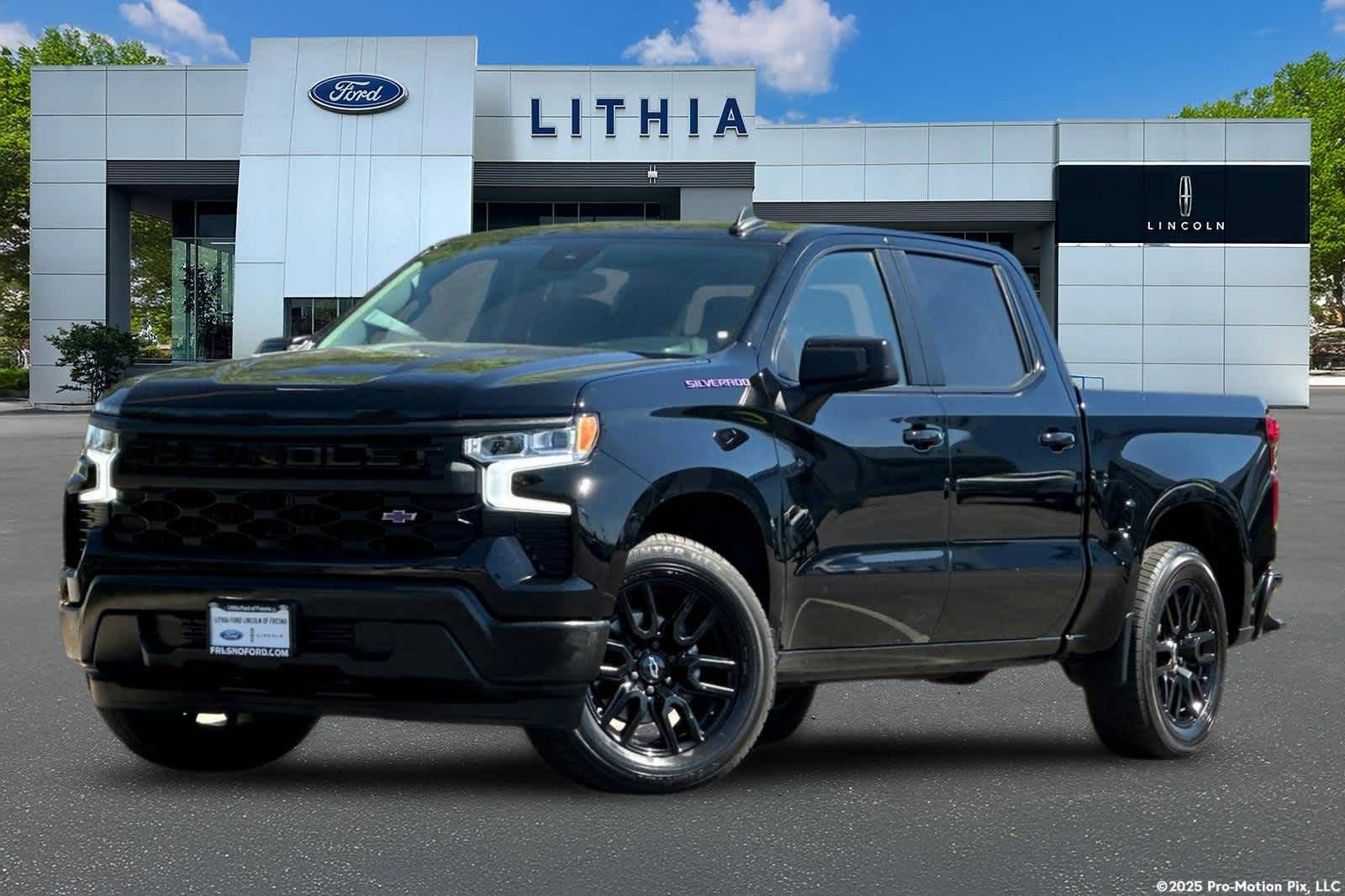 Used 2023 Chevrolet Silverado 1500 LT image 1