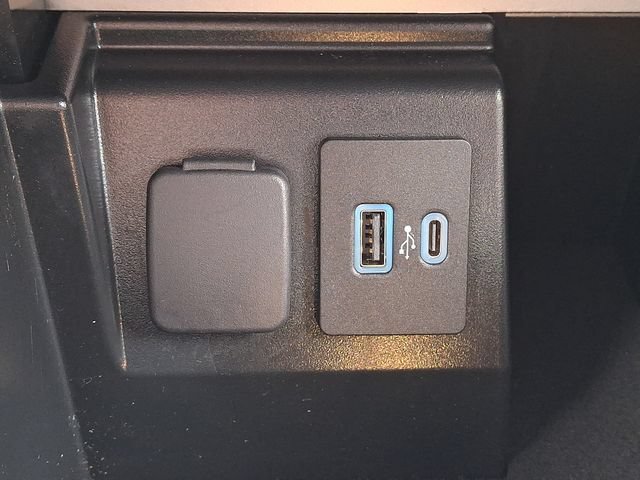 Certified 2023 Ford Explorer XLT w/ Equipment Group 202A AWD/4WD image 24