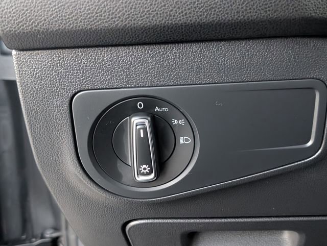 Used 2023 Volkswagen Tiguan SE image 24