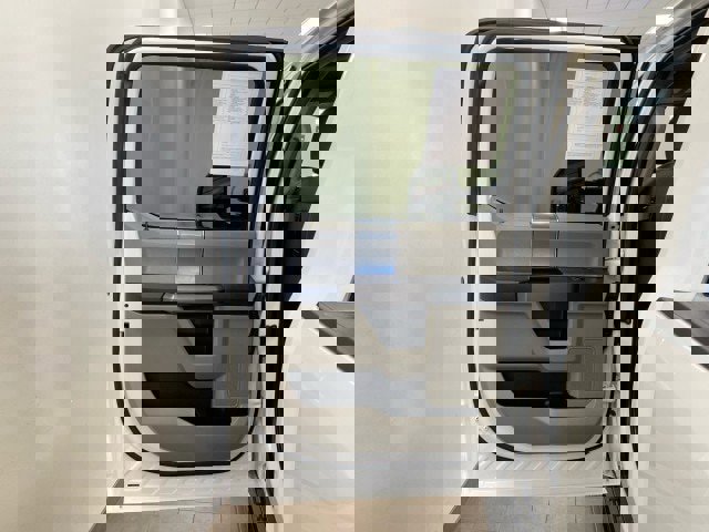 Certified 2022 Ford F250 XLT w/ Black Appearance Package image 8